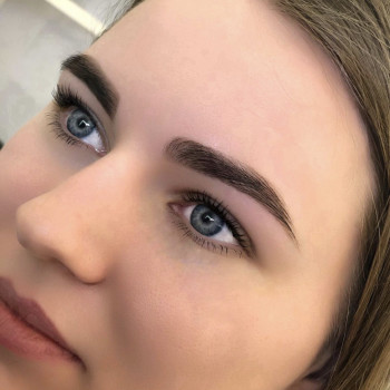 Моделирование бровей
                    Візажист Юлия Київ