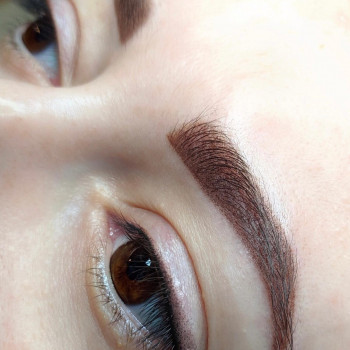 Стрелка с растушевкой
                    Мастер перманентного макияжа Лидия Киев