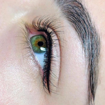 Стрелка с растушевкой
                    Мастер перманентного макияжа Лидия Киев