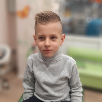 Классические и модельные стрижки
                    Парикмахерская Симпа Киев