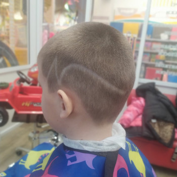 Классические и модельные стрижки
                    Парикмахерская Симпа Киев