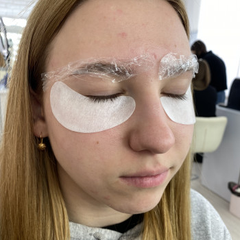 Держим Ламинирование и окрашиваем реснички