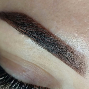 Перманентный макияж бровей