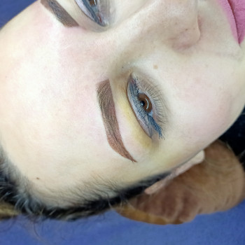 Перманентный макияж бровей