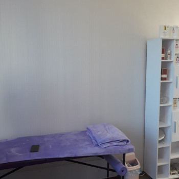 Субаренда салона, аренда кабинета метро Харьковская цена за месяц
                    Косметологічний центр Pion Space Київ