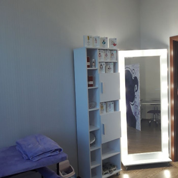 Субаренда салона, аренда кабинета метро Харьковская цена за месяц
                    Косметологічний центр Pion Space Київ