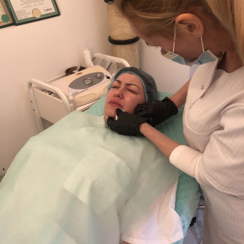 Корекція губ
                    Косметолог-инъекционист Надія Львов