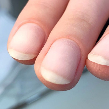 Маникюр комбинирований
                    Мастер маникюра Александра Харьков