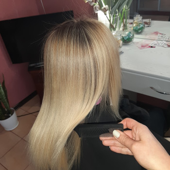 Выпрямление волос
                    Парикмахер Алина Херсон