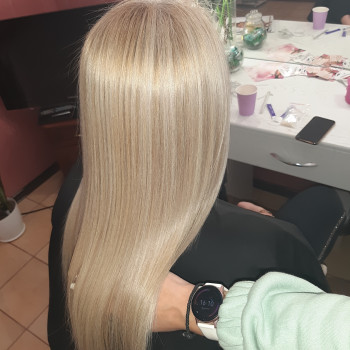 Выпрямление волос
                    Парикмахер Алина Херсон