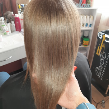 Выпрямление волос
                    Парикмахер Алина Херсон