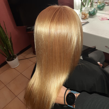 Выпрямление волос
                    Парикмахер Алина Херсон