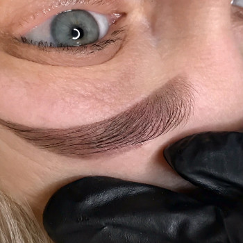 Фарбування брів фарбою
                    Візажист Оля Львів