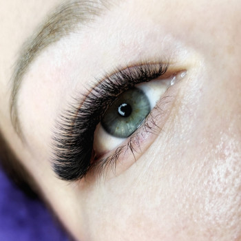 4D наращивание. В черном цвете. Натуральный эффект. Длины 6-