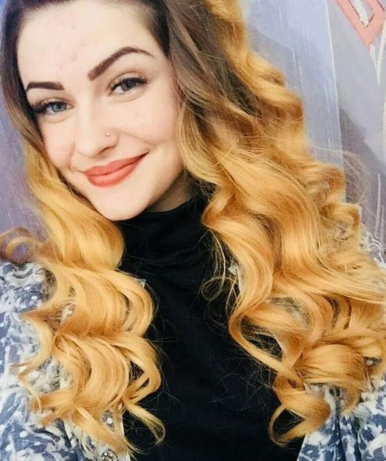 Стрижка на довге волосся жіноча золотистий блонд, фото -  Яна