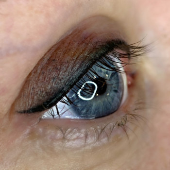 Стрілочка та розтушовка повік двома кольорами