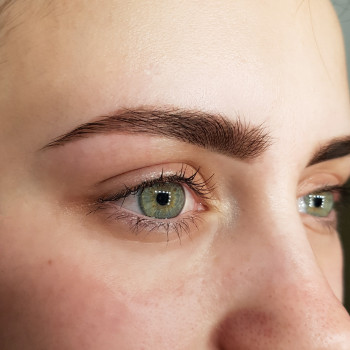 Оформление и окрашивание бровей