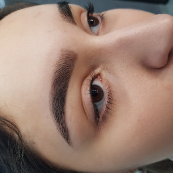 Оформление и окрашивание бровей