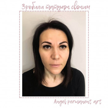 Пудровый татуаж бровей
                    Бровист Ангелина Киев