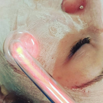 Комплексная чистка лица
                    Косметолог Элла Одесса