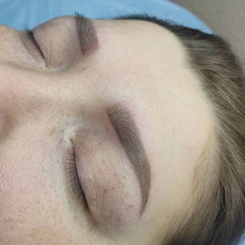 Пудрове напилення брів