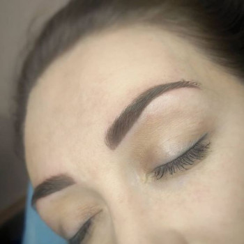 Пудрове напилення брів