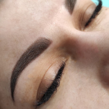 Пудрове напилення брів