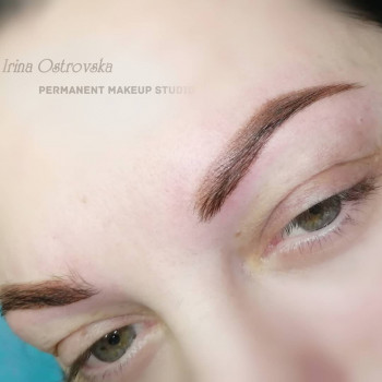 Перманентний макіяж брів в легкій тіньовій техніці
 Пудрові брови