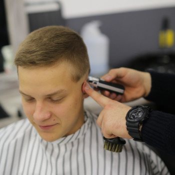 Стрижка машинкою
                    Барбершоп Mr.Colt Львів