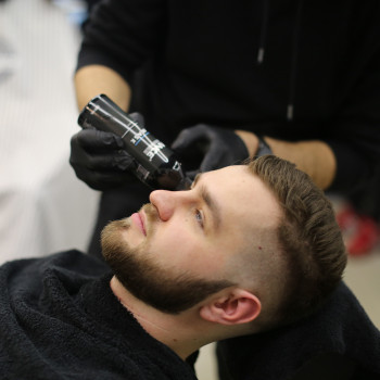 Чоловіча стрижка + Black Mask
                    Барбершоп Mr.Colt Київ