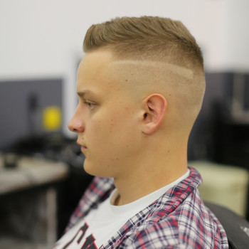 Гоління голови небезпечною бритвою
                    Барбершоп Mr.Colt Киев