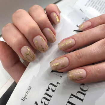 Нюдовый маникюр с фольгой золотом, фото - Ногтевая студия Spa Office