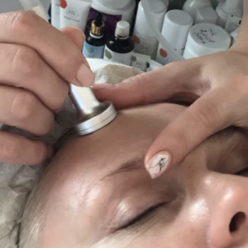 Вакуумный/вакуумно-роликовый/комби массаж лица
                    Массажист Юлия Полтава