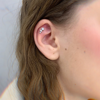 Пирсинг хряща уха "Хеликс"
                    Мастер по пирсингу Татьяна Мариуполь