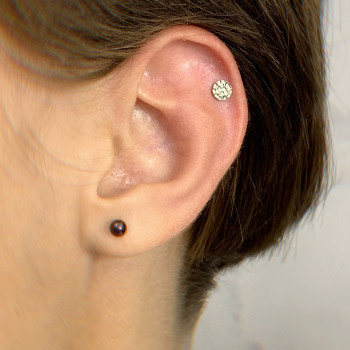 Пирсинг хряща уха "Хеликс"
                    Мастер по пирсингу Татьяна Мариуполь