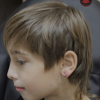 Пирсинг мочки уха
                    Мастер по пирсингу Виктория Винница