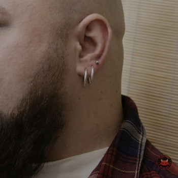 Пирсинг мочки уха
                    Мастер по пирсингу Виктория Винница