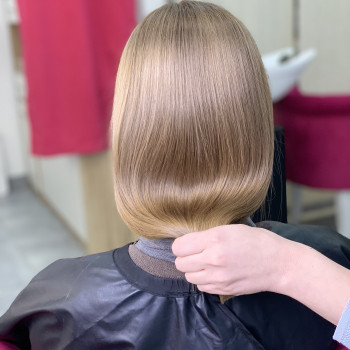 Кератинове вирівнювання
                    Перукар-візажист Христя Львів