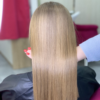 Кератинове вирівнювання
                    Перукар-візажист Христя Львів