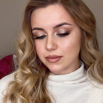 Макіяж вечірній
                    Визажист Оля Львов