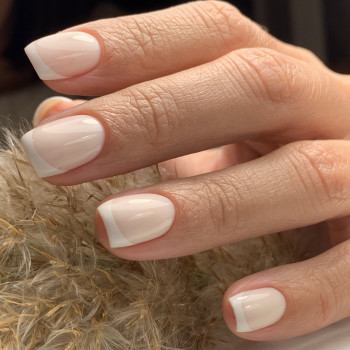 Французский маникюр
                    Майстер манікюру Алина Одеса