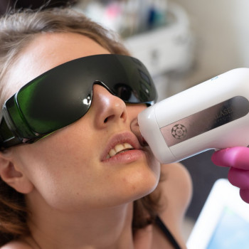 Лазерна епіляція обличчя повністю
                    Салон красоты Мастерская Красоты "Юлии Юдиной" Киев