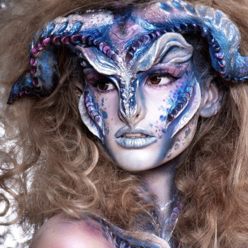 Пластичний 3D грим. Може бути виконана дірка і дизайн на все