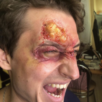 Креативний грим, синці, побите обличчя. Користується попитом