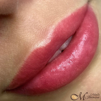 Перманентний макіяж губ