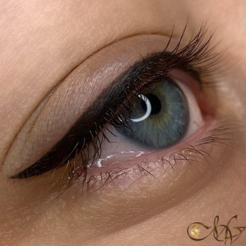 Класична стрілочка 
Перманентний макіяж