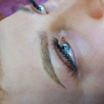 Пудровое напыление бровей сумы татуаж перманентный макияж
                    Мастер перманентного макияжа Єлизавета Сумы