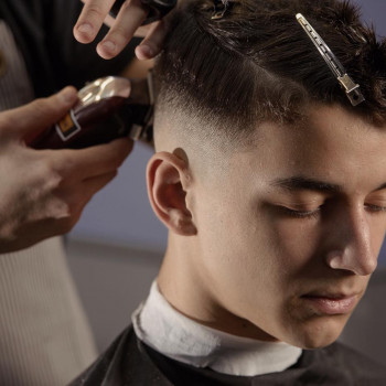 Повний комплекс: миття голови, стрижка та укладка. Ми підстр