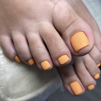 Естетичний педикюр з покриттям
                    Подолог Лілія Черкассы