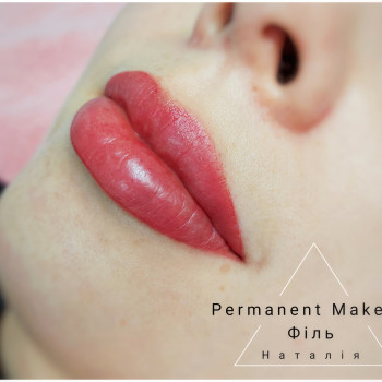 Перманентний макіяж губ.

   